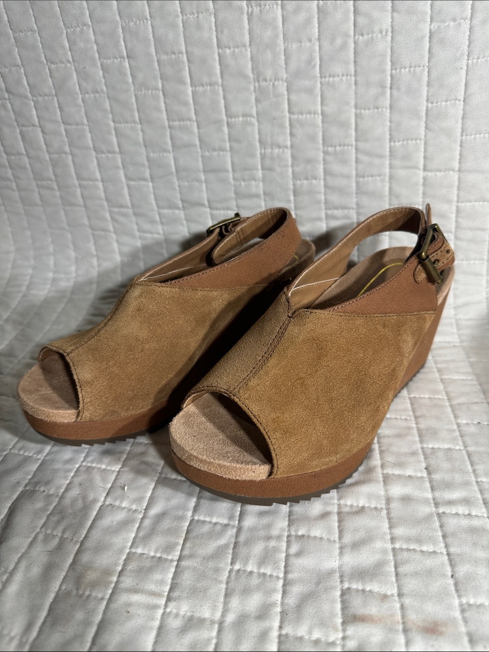 Vionic Trixie Slingback Wedges in toffee suede
